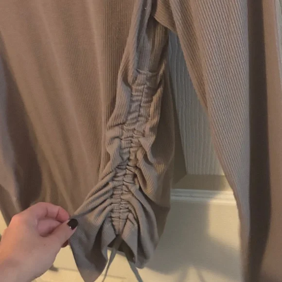 JoyLab Women's Taupe Long Sleeve Top - Picture 3 of 3